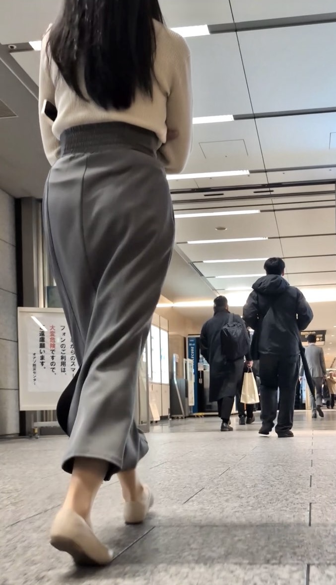 【524】ムッチリカジュアル系のタイトスカートOLさん動画3編!