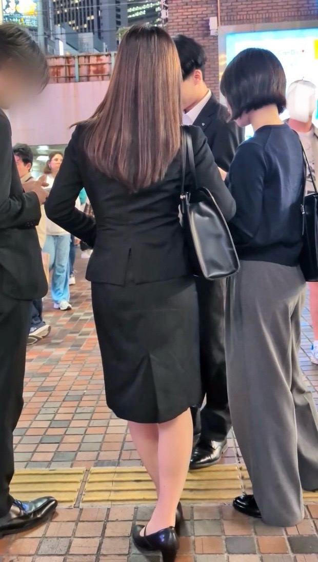 【532】春の就活OLさんたちの魅惑的立ち姿と至高の階段登り!(おまけ動画アリ)