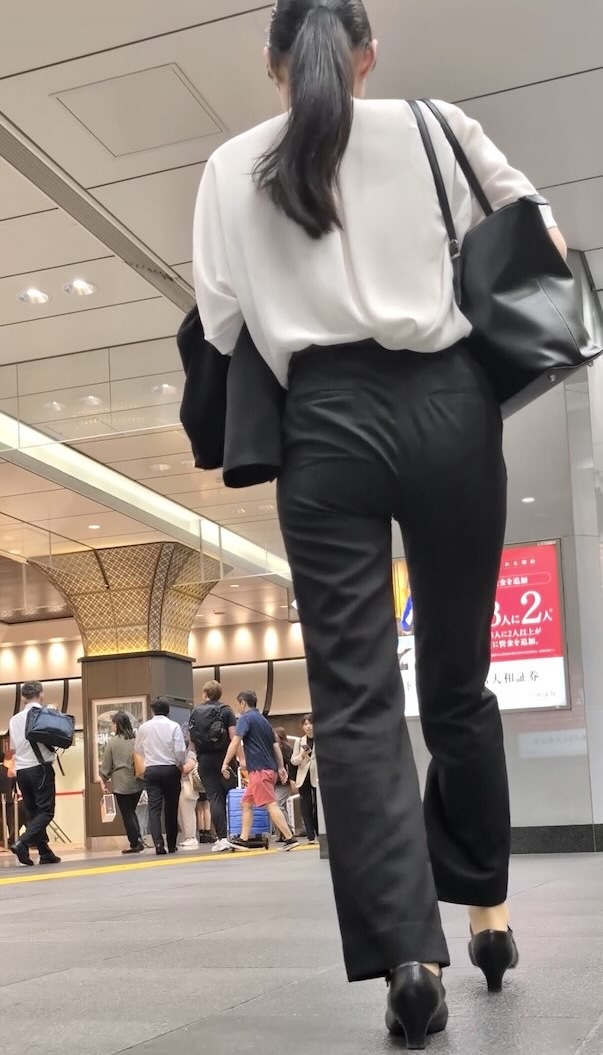 【555】プリっとタイトなパンツスーツとブラウスから目が離せないOLさんを追う!