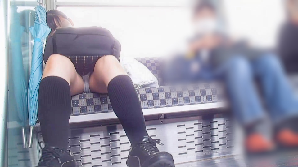 【対面Pチラ】清純系制服JKちゃんお疲れモードで遂にお股が緩んだ瞬間