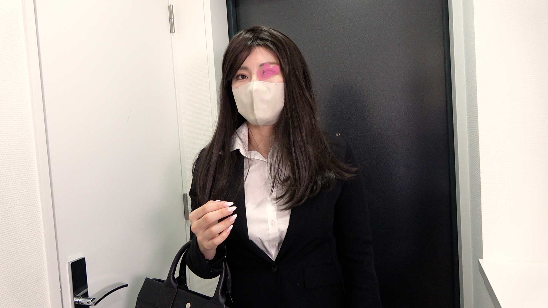 爆乳OLのオッパイお触り交渉/パンツ買取でパンチラ撮影とポージング要求【パンチラ/美尻】