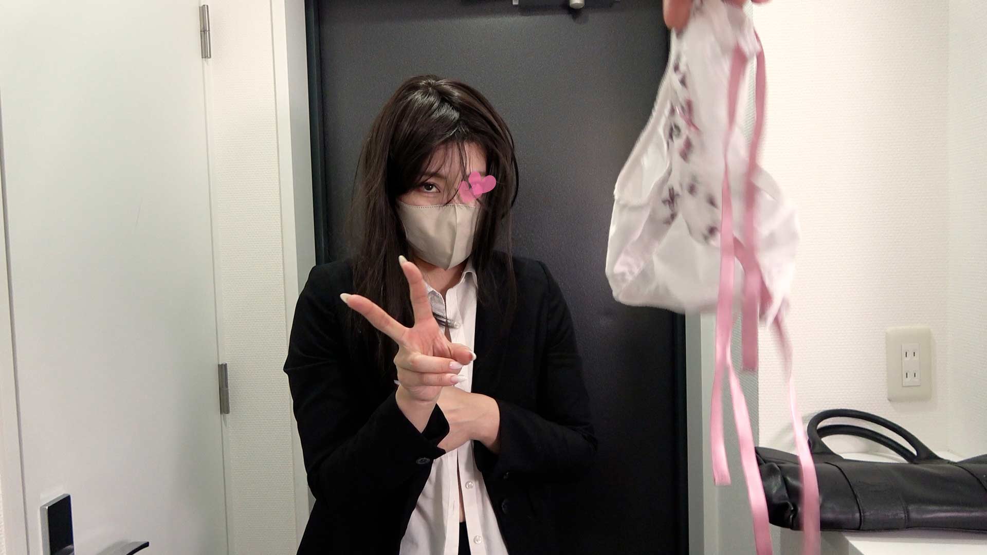 爆乳OLのオッパイお触り交渉/パンツ買取でパンチラ撮影とポージング要求【パンチラ/美尻】