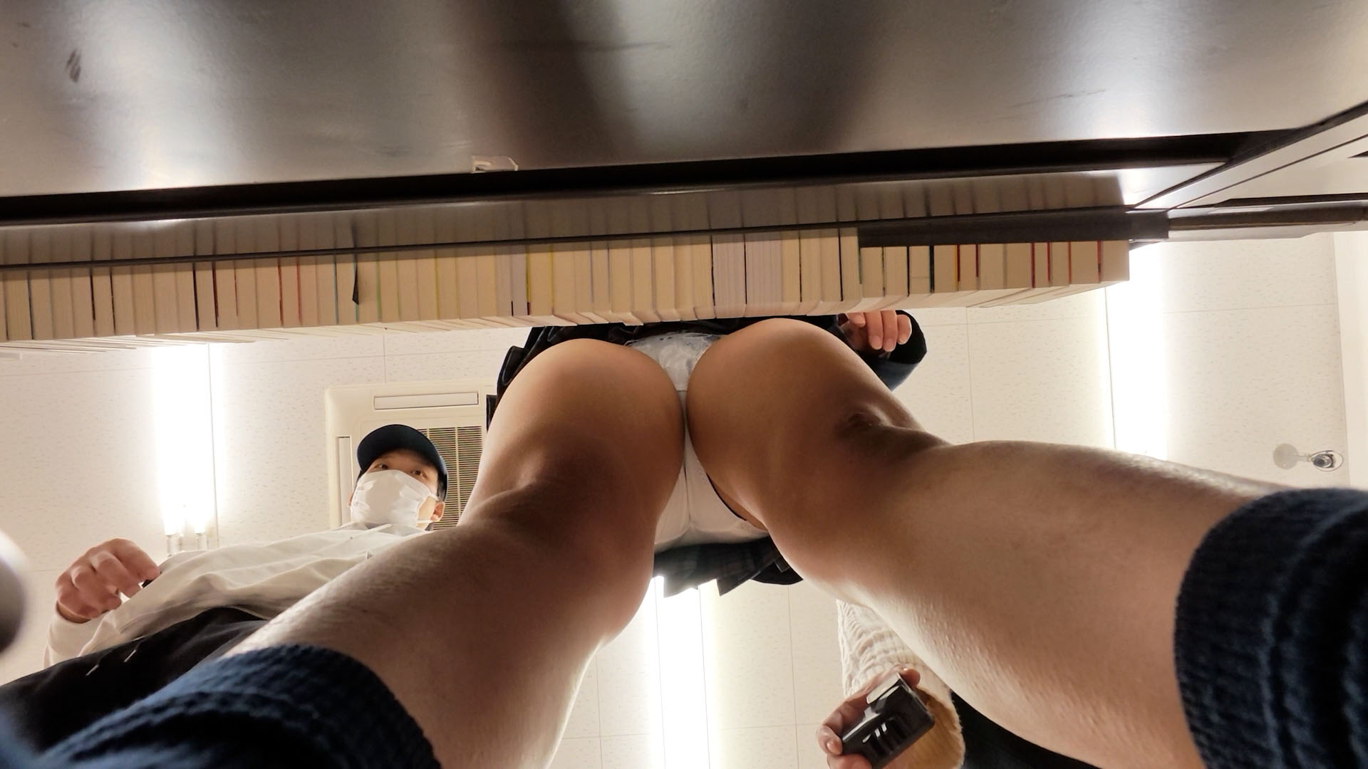 kirakira☆JK_おじさんラッキー♪立ち読みクルーズ♡#サルート#ミニスカ#青チェ#顔出し