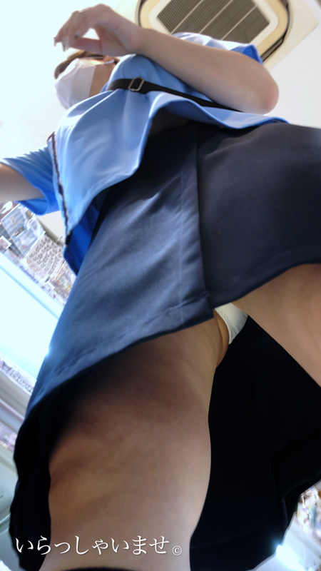 店員さん15 食い込む透けパンツの店員さん