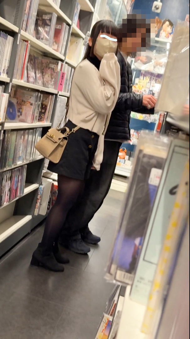 【撮影バレ→見せつけ#21】NTR癖カップルが見せつけてきて→彼氏さん公認の爆乳揉みしだき展開!