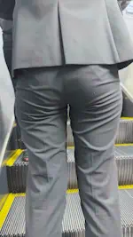 透視記録0024「パンツスーツOLさんをエスカレーターで接近透視」(全2名)