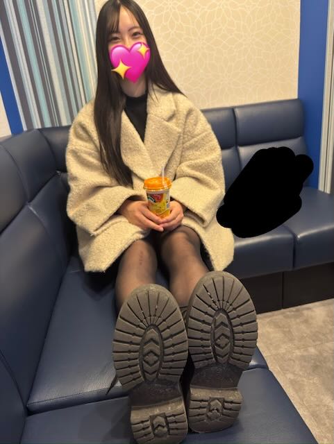 爽やか健康的19歳JDさんの黒ストッキング靴下足裏とつま先&足指動かし