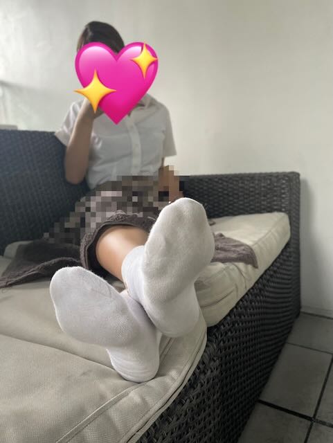 jkちゃん制服＆私服の破れる寸前白靴下足裏とフレッシュ素足＆生足美脚