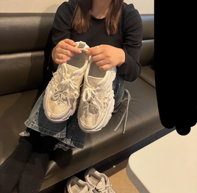 ムチムチ体型ニーハイブーツギャルの足裏と靴と足の匂いに定評のあるJD足裏