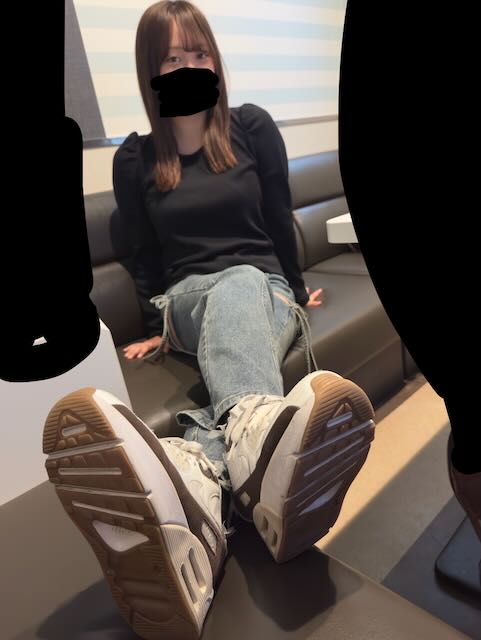 ムチムチ体型ニーハイブーツギャルの足裏と靴と足の匂いに定評のあるJD足裏