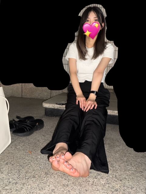 23歳熱帯夜臭い染み付きサンダルと汗でしっとり足指汚れ＋素足接写