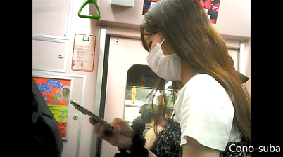 清楚なOLさんのロングスカートの中は食い込みパンティです！