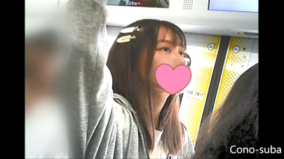 瞳が可愛い女子大生の食い込み純白パンティ丸見え！
