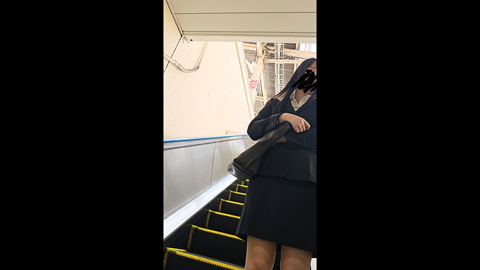 【再販】不同〇電車接触3人被〇セット。満員電車で触られてしまう悲しき娘たち