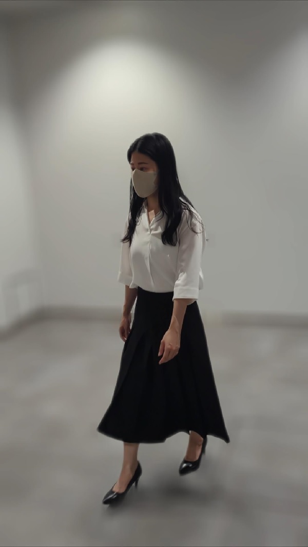 【仕事中??のお姉さん】3日間の追跡逆さ撮り 1日ピンク 2日黒ツルツル 3日透け透けパンツ