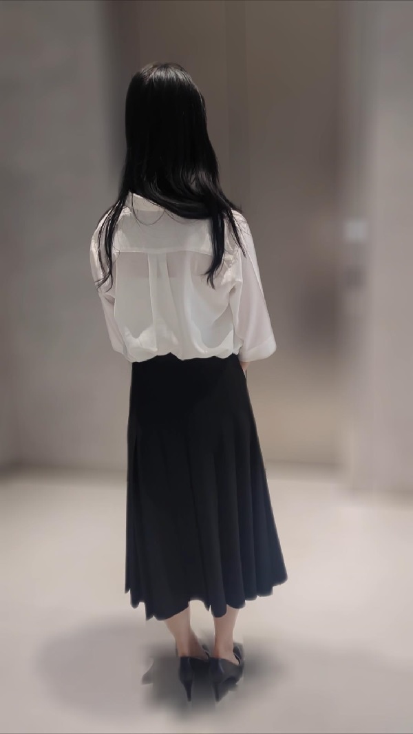 【仕事中??のお姉さん】3日間の追跡逆さ撮り 1日ピンク 2日黒ツルツル 3日透け透けパンツ