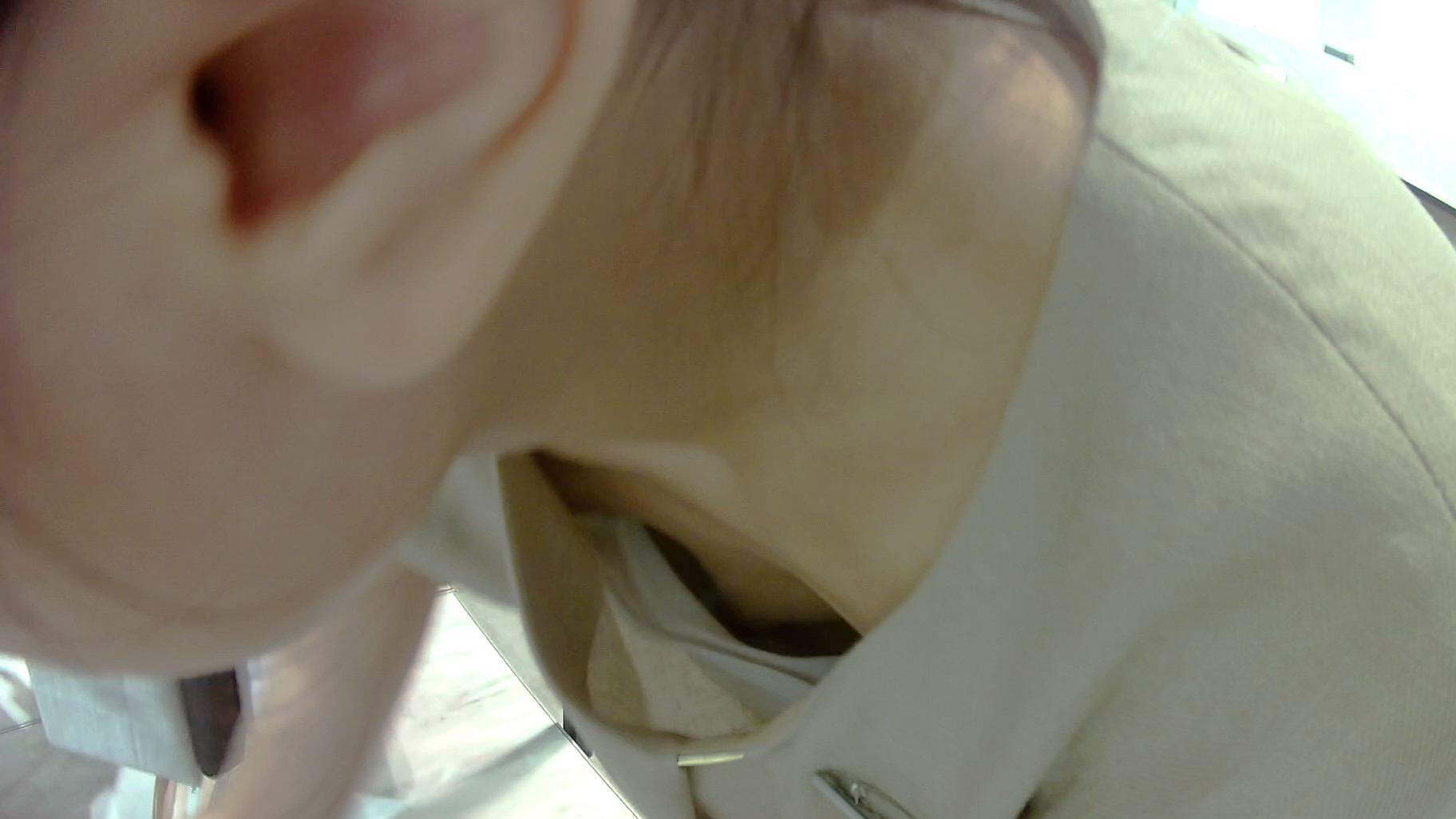 ★新作part6★前かがみ胸ちら胸チラN⑥「坂〇泉〇似?スレンダー美形店員さんのち〇びチラ♡」