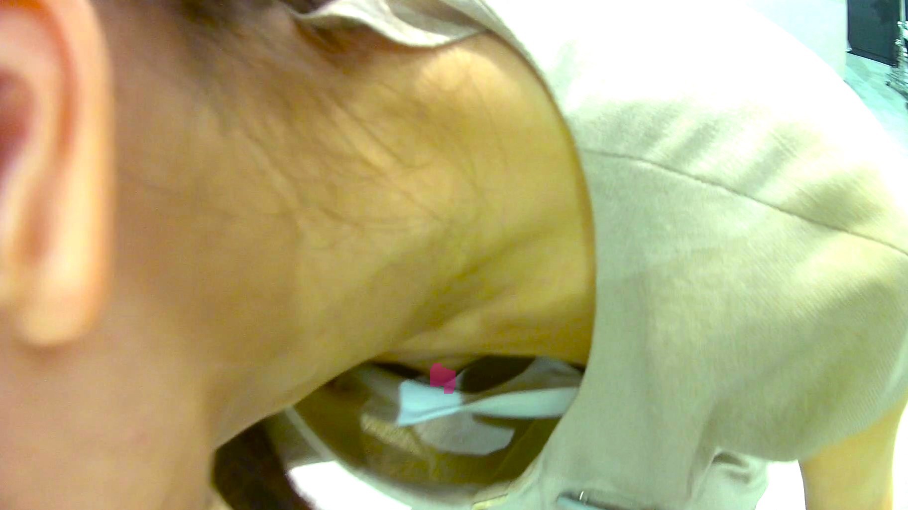 ★新作part6★前かがみ胸ちら胸チラN⑥「坂〇泉〇似?スレンダー美形店員さんのち〇びチラ♡」