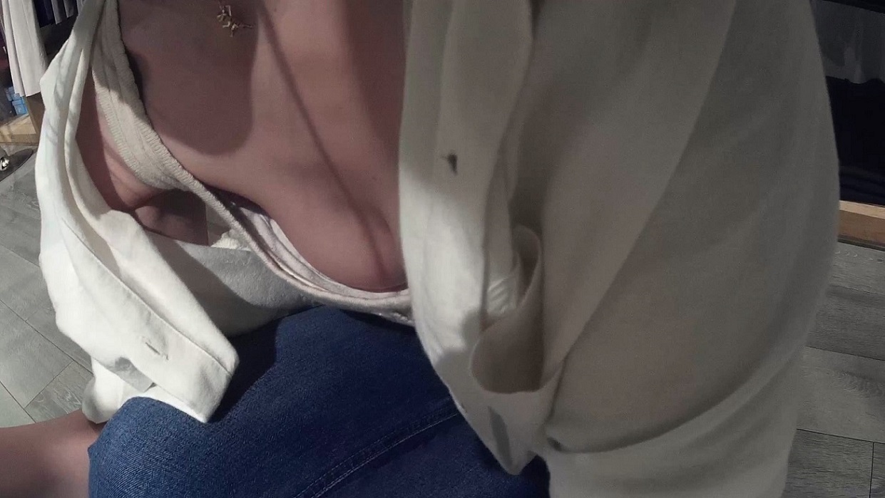 ★★★星3つpart8★前かがみ胸ちら胸チラN⑧「モロ上半身裸♡な美形店員さんをこれでもかと堪能♡」