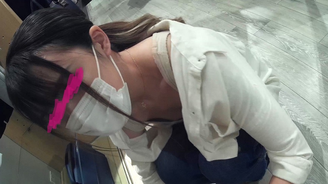 ★★★星3つpart8★前かがみ胸ちら胸チラN⑧「モロ上半身裸♡な美形店員さんをこれでもかと堪能♡」