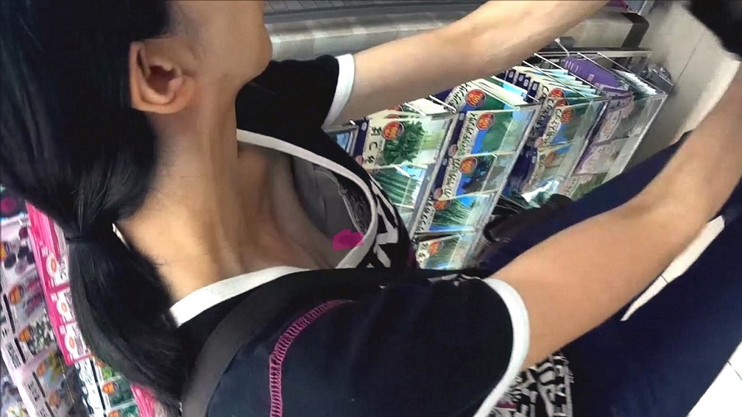 ★新作part9★前かがみ胸ちら胸チラN⑧「吉〇美智子に激似!?デカち〇びあり!白い美脚2連発!!4人の胸チラお姉さん♡」