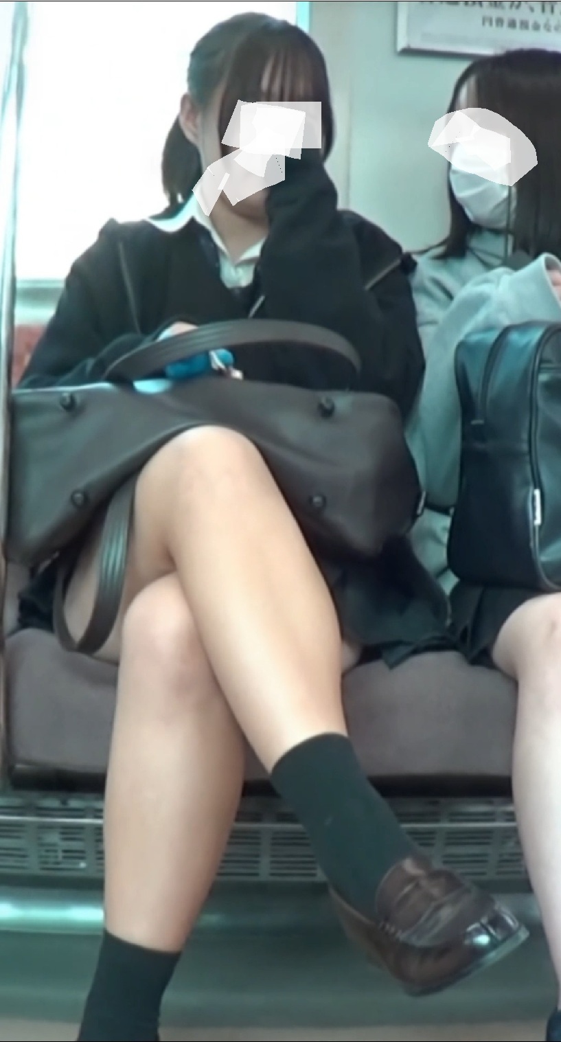 【再販】制服女子のお座り対面撮り84~色白生足ポニテ女子+α