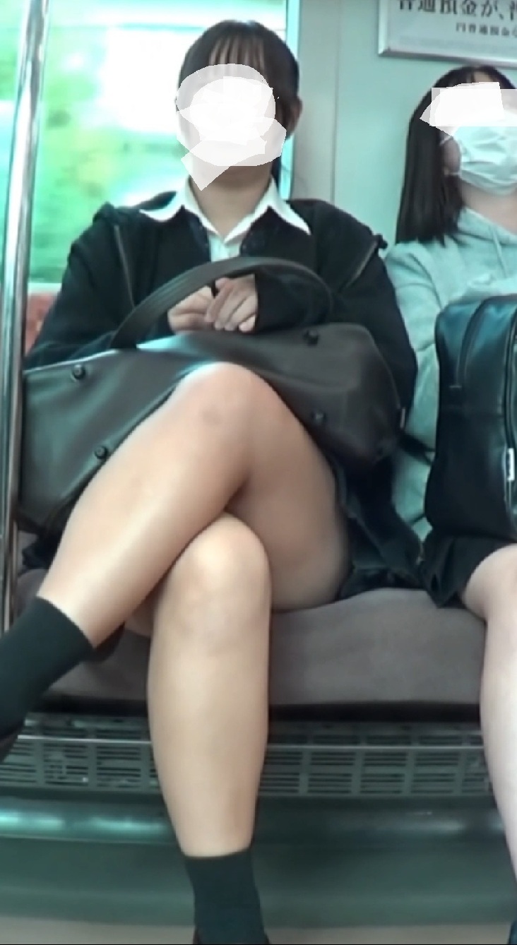 【再販】制服女子のお座り対面撮り84~色白生足ポニテ女子+α