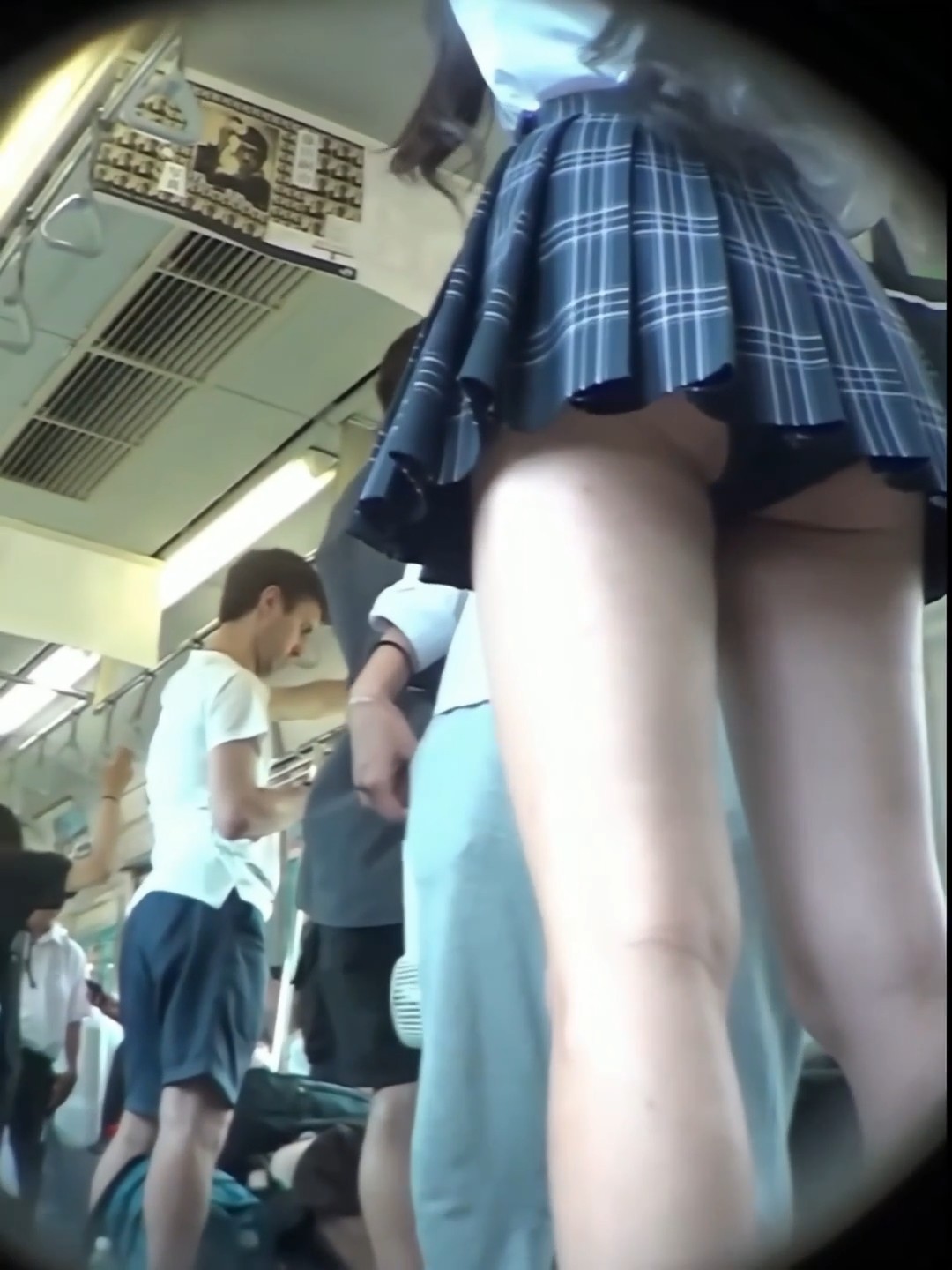 【再販】制服女子の映り込む風景31~黒パンでも尻肉丸見え女子