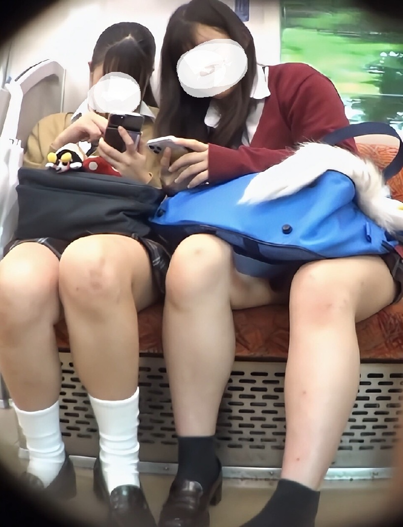 【再販】制服女子のお座り対面撮り94～黒髪赤チェック二人組