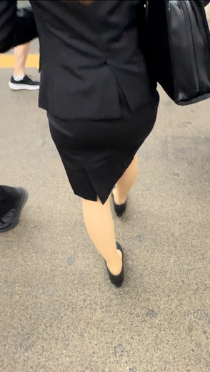 働くお姉さん達Vol.9 リクルートスーツのお姉さんとお仕事終わりのでか尻OLのお姉さん