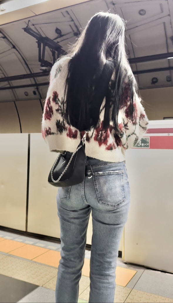 デニム女子コレクションVol.67 スレンダーなブルーの美デニムのお姉さんとデニムローファーコーデのお姉さん!