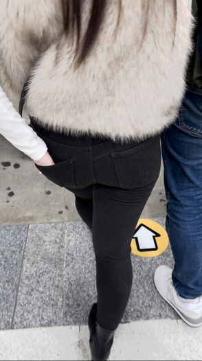 デニム女子コレクションVol.70 ぴちぴち黒デニムの美尻お姉さんと長足のスレンダー黒デニムお姉さん!