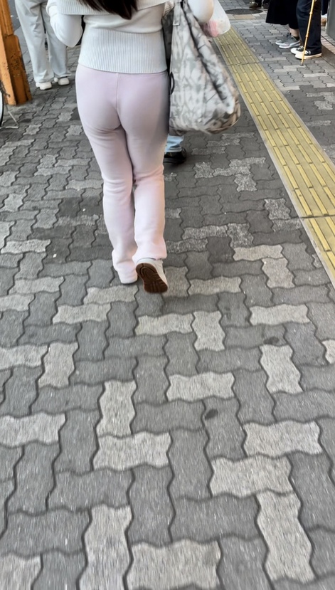 ヒップコレクションVol.21 パツパツスパッツの美尻お姉さんと 食い込みピンクスウェットのお姉さん