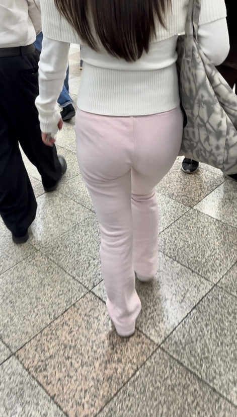 ヒップコレクションVol.21 パツパツスパッツの美尻お姉さんと 食い込みピンクスウェットのお姉さん