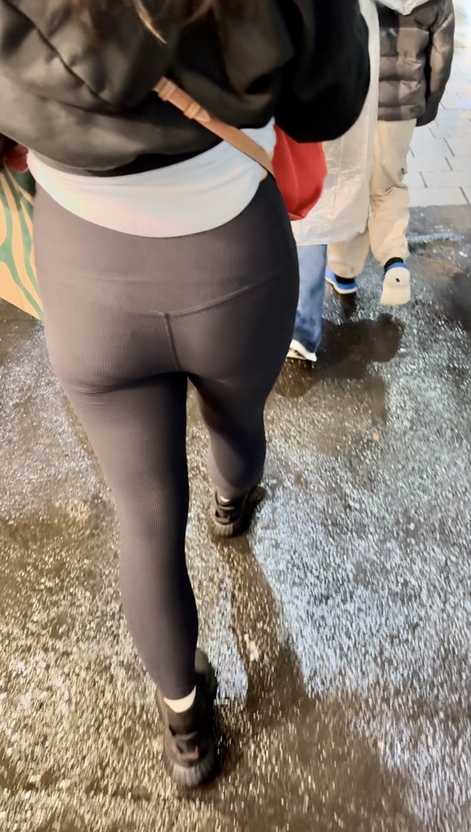 ヒップコレクションVol.21 パツパツスパッツの美尻お姉さんと 食い込みピンクスウェットのお姉さん