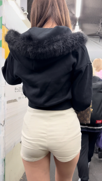 ヒップコレクションVol.22 パン線白ショーパンの美尻お姉さんとムチムチデカ尻お姉さんとレザーパンツの美尻お姉さんの3本です