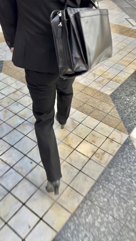 働くお姉さん達Vol.13 パツパツパンツスーツのお姉さんと黒パンストの美人OLさんとリクスーのお姉さんの三本です