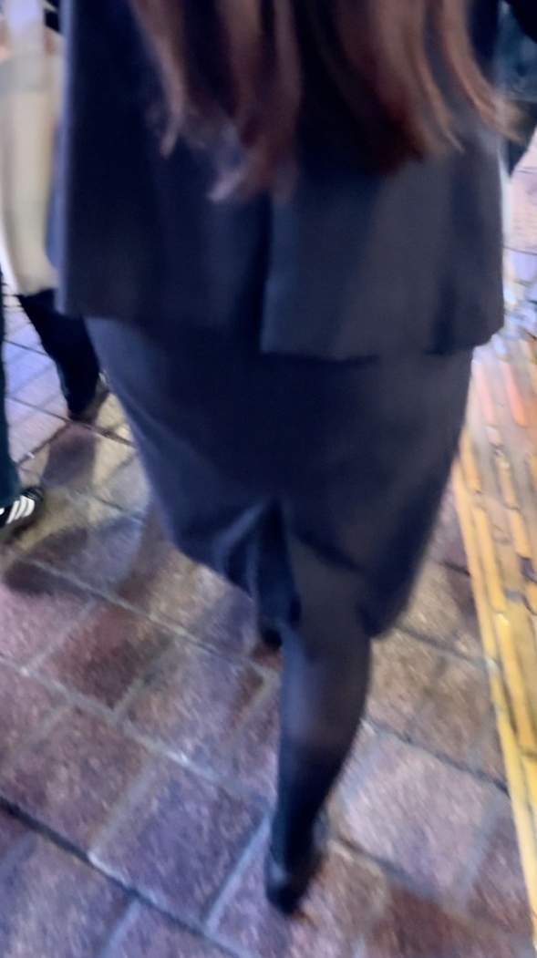 働くお姉さん達Vol.13 パツパツパンツスーツのお姉さんと黒パンストの美人OLさんとリクスーのお姉さんの三本です