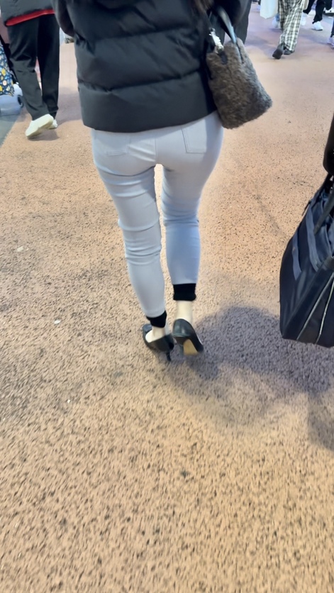 デニム女子コレクションVol.92 お仕事終わりのピチピチパンツのOLさんとスキニーデニムのムチムチお姉さん