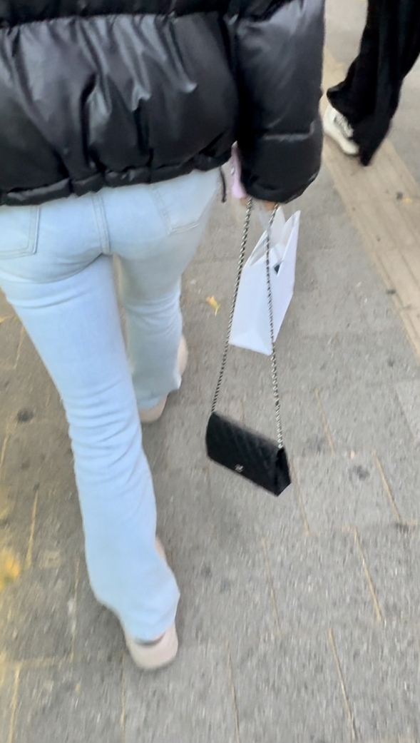 デニム女子コレクションVol.93 パン線美脚デニム尻のお姉さんとムチムチ脚のフレアデニムのお姉さん