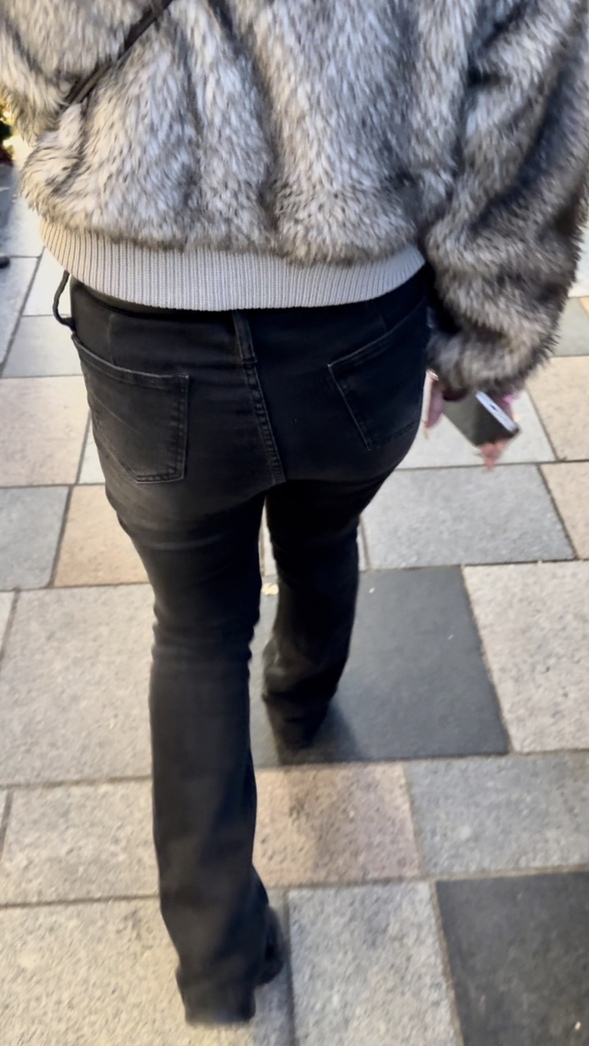 デニム女子コレクションVol.93 パン線美脚デニム尻のお姉さんとムチムチ脚のフレアデニムのお姉さん