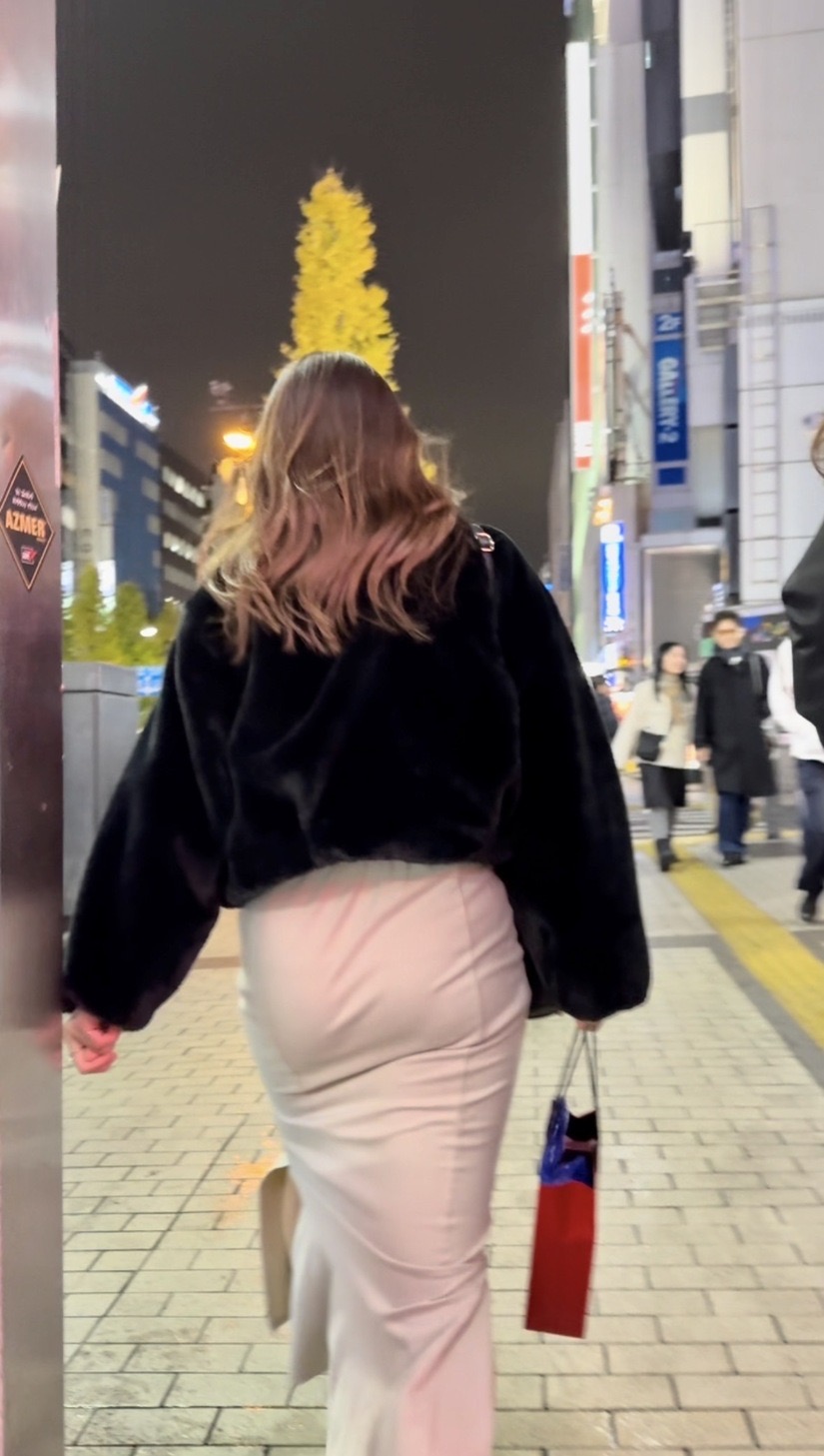 タイトスカート女子コレクションVol.49 ピチピチタイトスカートの休日のOLさんとミニワンピのロングブーツのお姉さん