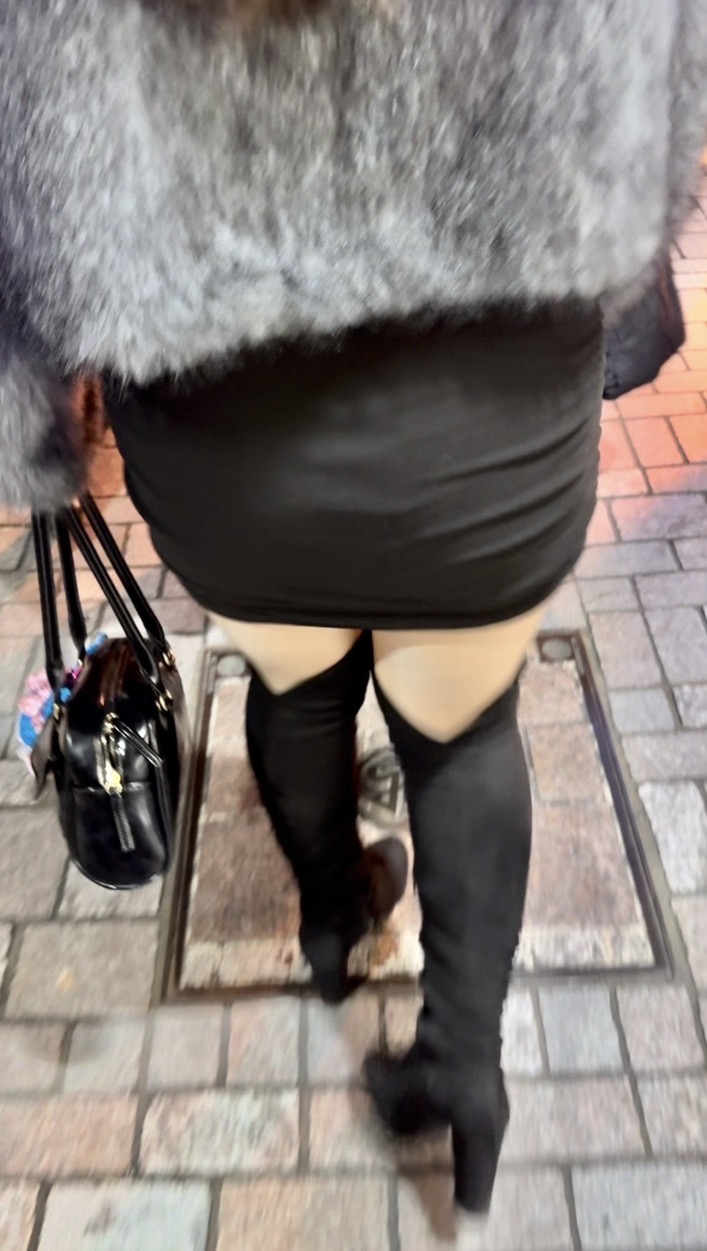 タイトスカート女子コレクションVol.49 ピチピチタイトスカートの休日のOLさんとミニワンピのロングブーツのお姉さん