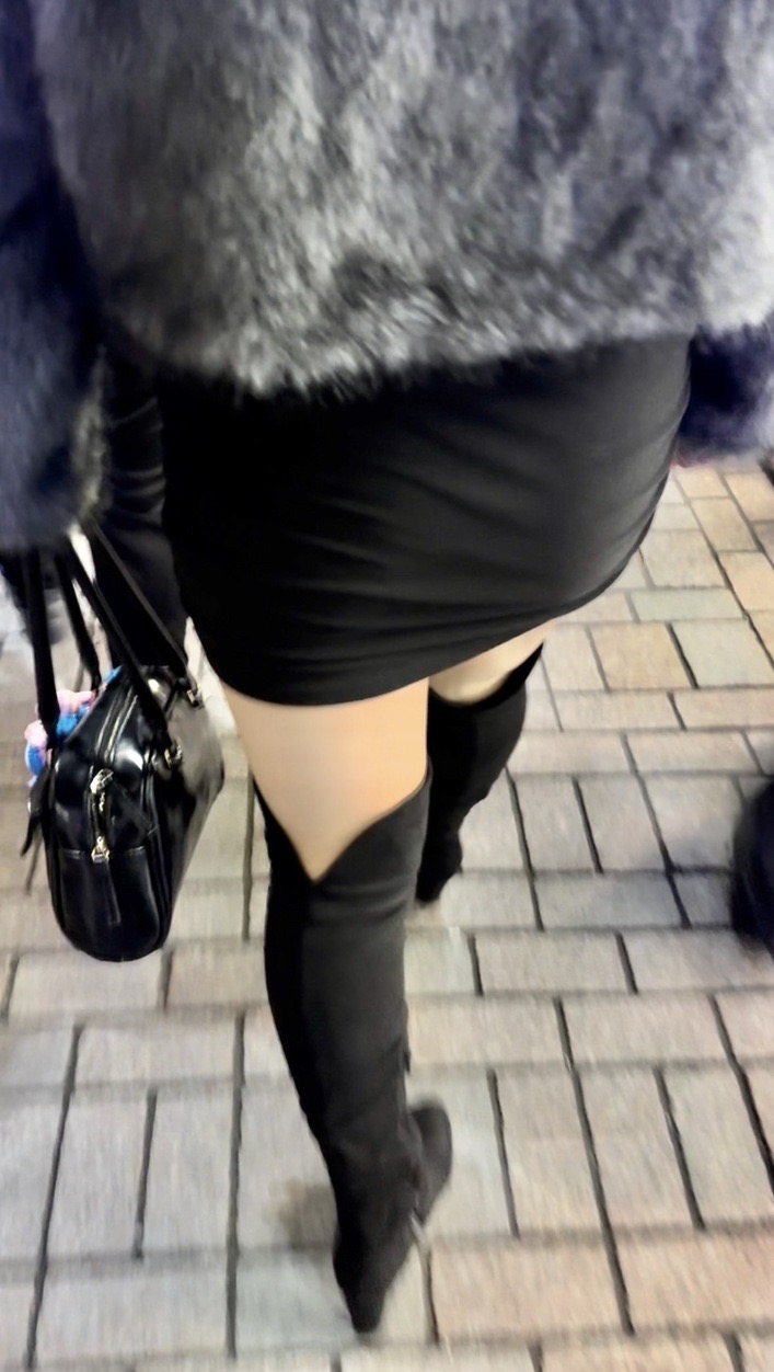 タイトスカート女子コレクションVol.49 ピチピチタイトスカートの休日のOLさんとミニワンピのロングブーツのお姉さん