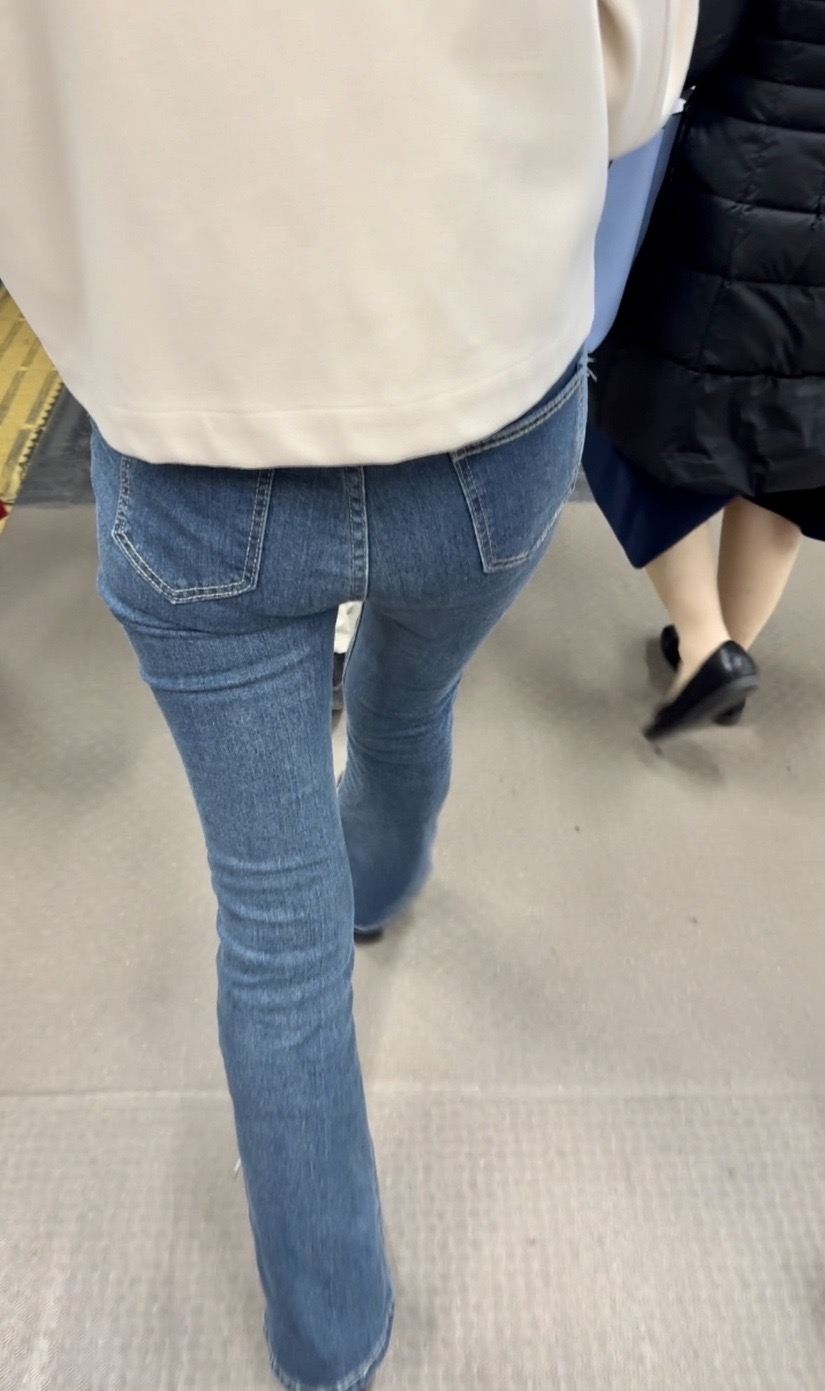 デニム女子コレクションVol.98 モデルスタイルの美脚デニムのショップ店員さんと肉感たっぷりのデカ尻デニムのお姉さん