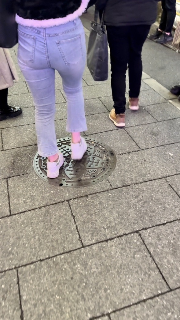 デニム女子コレクションVol.98 モデルスタイルの美脚デニムのショップ店員さんと肉感たっぷりのデカ尻デニムのお姉さん