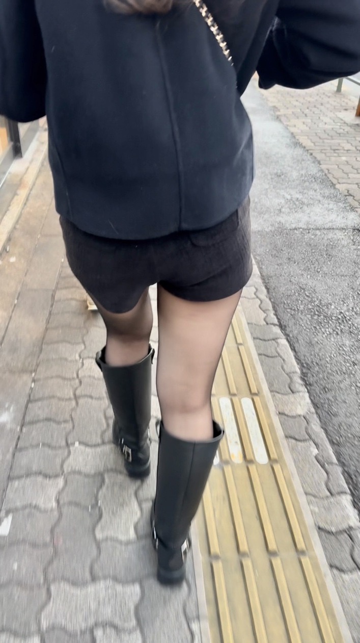 ヒップコレクションVol.40 お尻の形が丸わかりな肉感たっぷりムチムチお姉さんと美脚黒ストッキングのショーパンお姉さん!