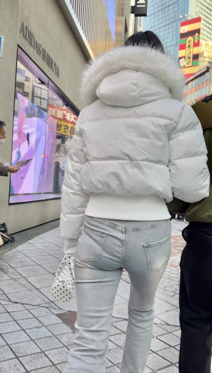 デニム女子コレクションVol.121 Pラインのシワがたまらないムチ尻デニムのお姉さんと柔らかそうなお尻のグレーデニムのお姉さん