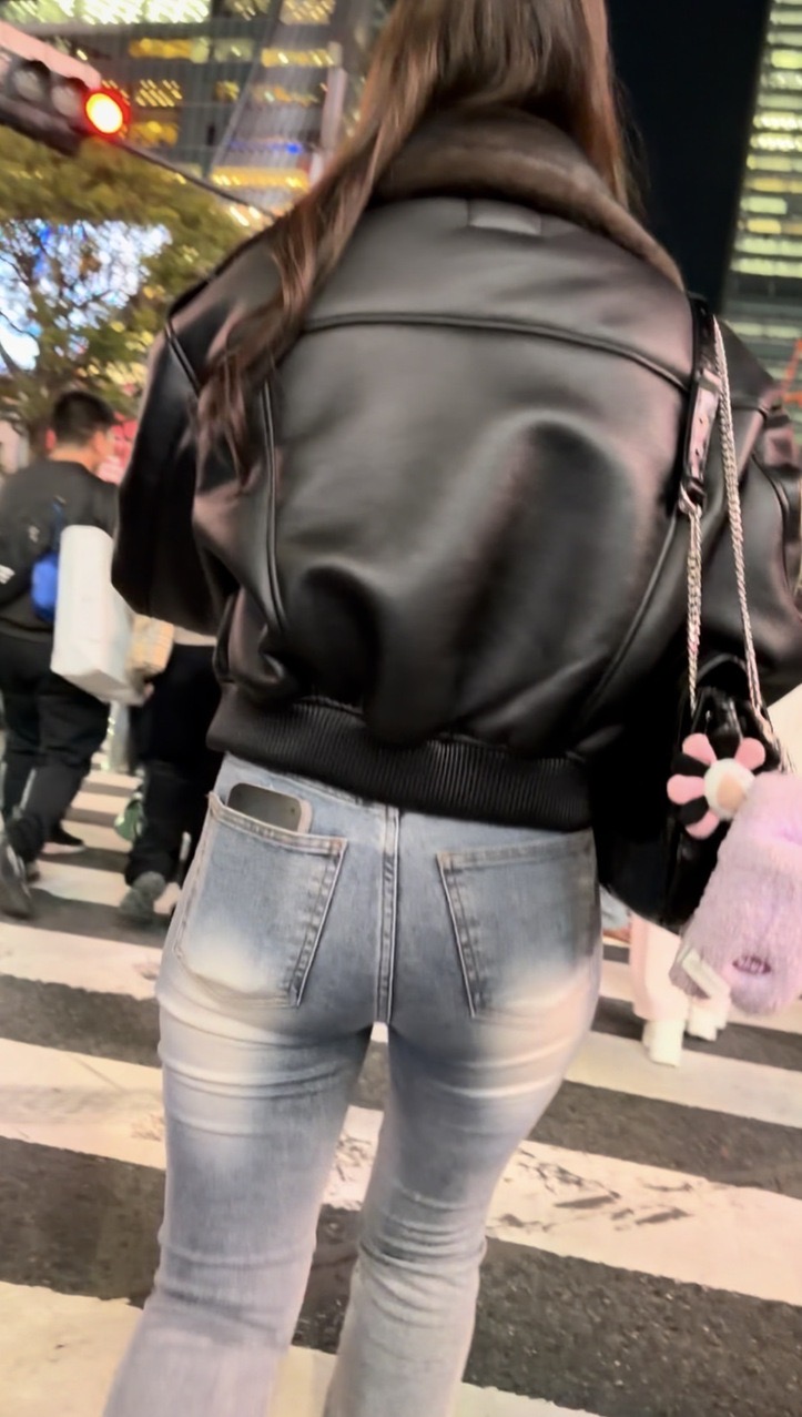 デニム女子コレクションVol.128 そそるエロフレアデニムのお姉さん2連発