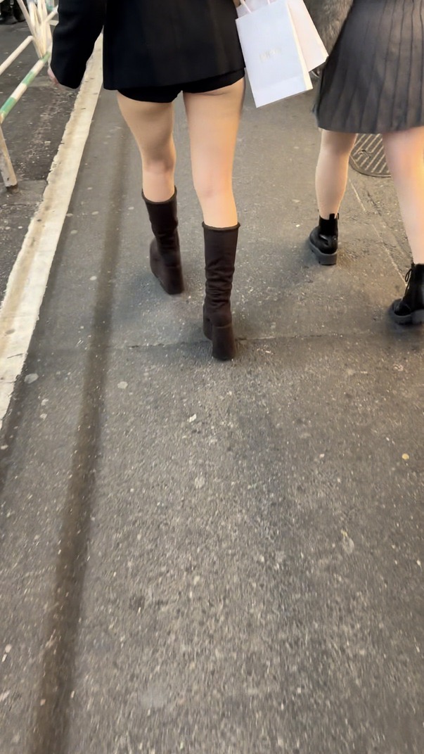 ヒップコレクションVol.69 下尻丸見えになりそうなスレンダーお尻のお姉さん達2選!